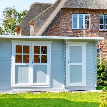 In With Wi-fi * Oevenum